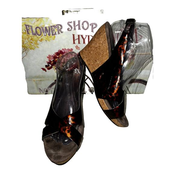 UGG Tortoise Patent Leather Slingback
Wedge Cork Heels Womens Size 9 - Picture 1 of 9